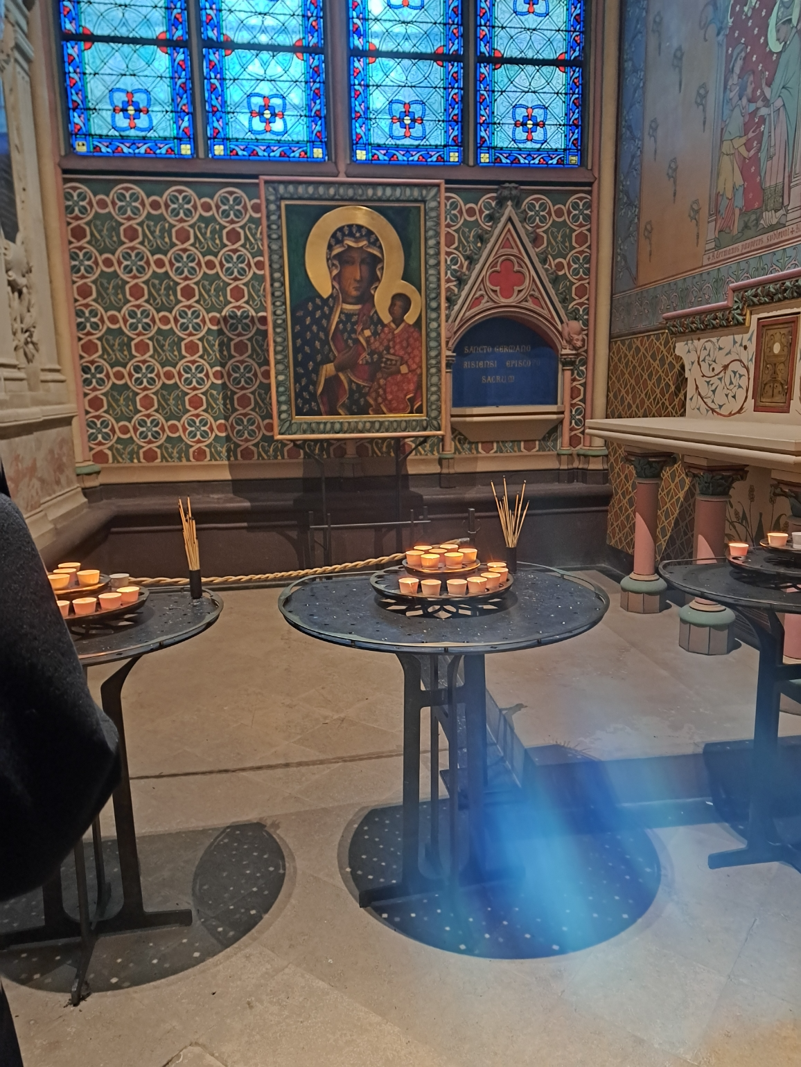 Une image contenant int&eacute;rieur, table basse, meubles, table

Le contenu g&eacute;n&eacute;r&eacute; par l&rsquo;IA peut &ecirc;tre incorrect.