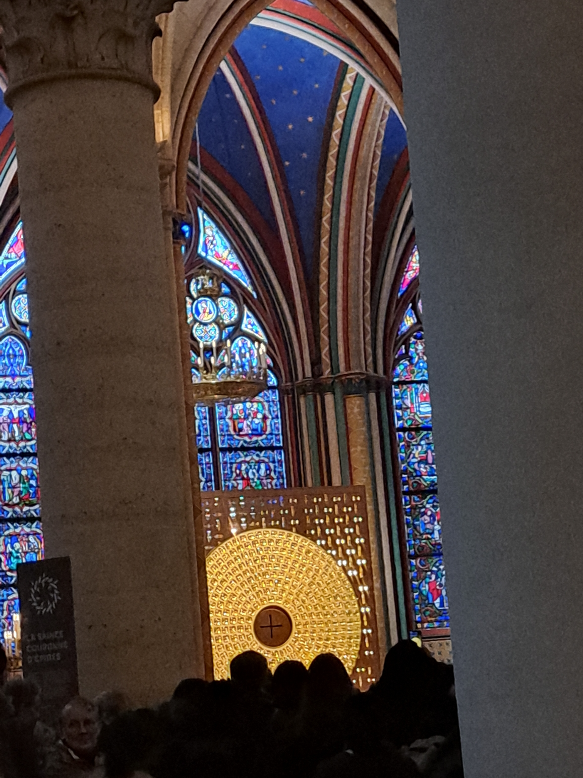 Une image contenant b&acirc;timent, vitrail, Lieux sacr&eacute;s, cath&eacute;drale

Le contenu g&eacute;n&eacute;r&eacute; par l&rsquo;IA peut &ecirc;tre incorrect.