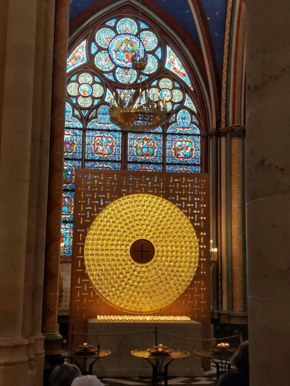 Une image contenant habits, Lieux sacr&eacute;s, b&acirc;timent, &eacute;glise

Le contenu g&eacute;n&eacute;r&eacute; par l&rsquo;IA peut &ecirc;tre incorrect.