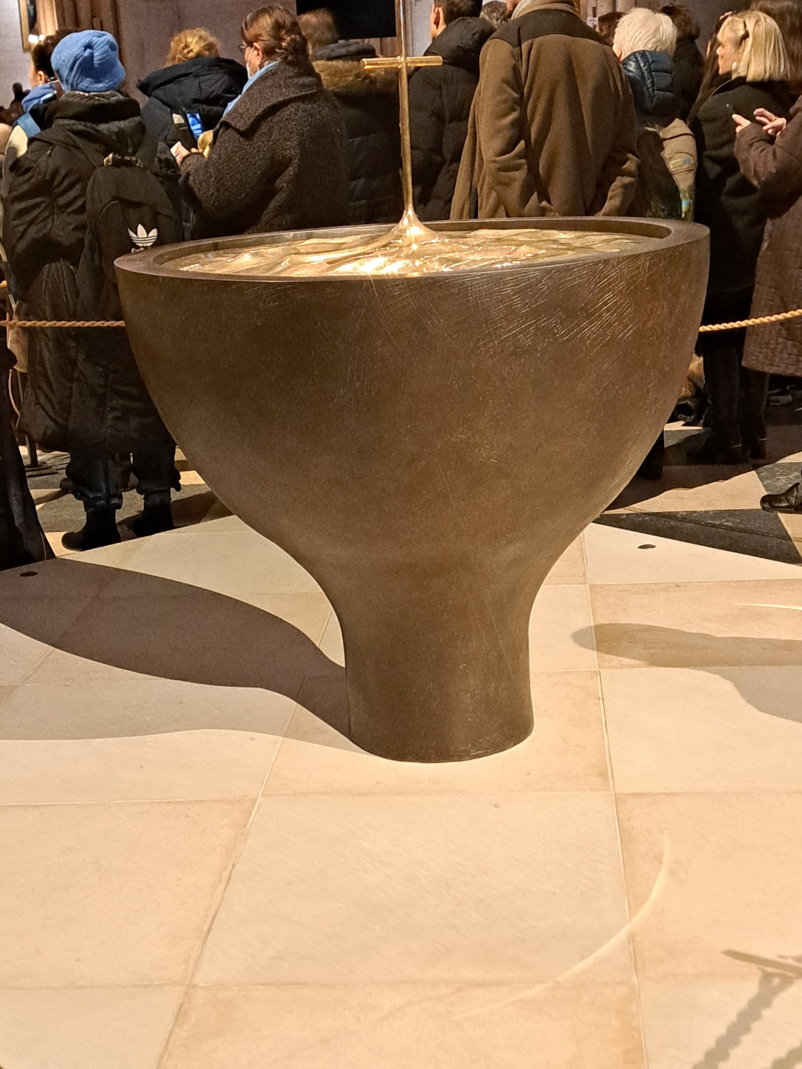 Une image contenant habits, statue, personne, chaussures

Le contenu g&eacute;n&eacute;r&eacute; par l&rsquo;IA peut &ecirc;tre incorrect.