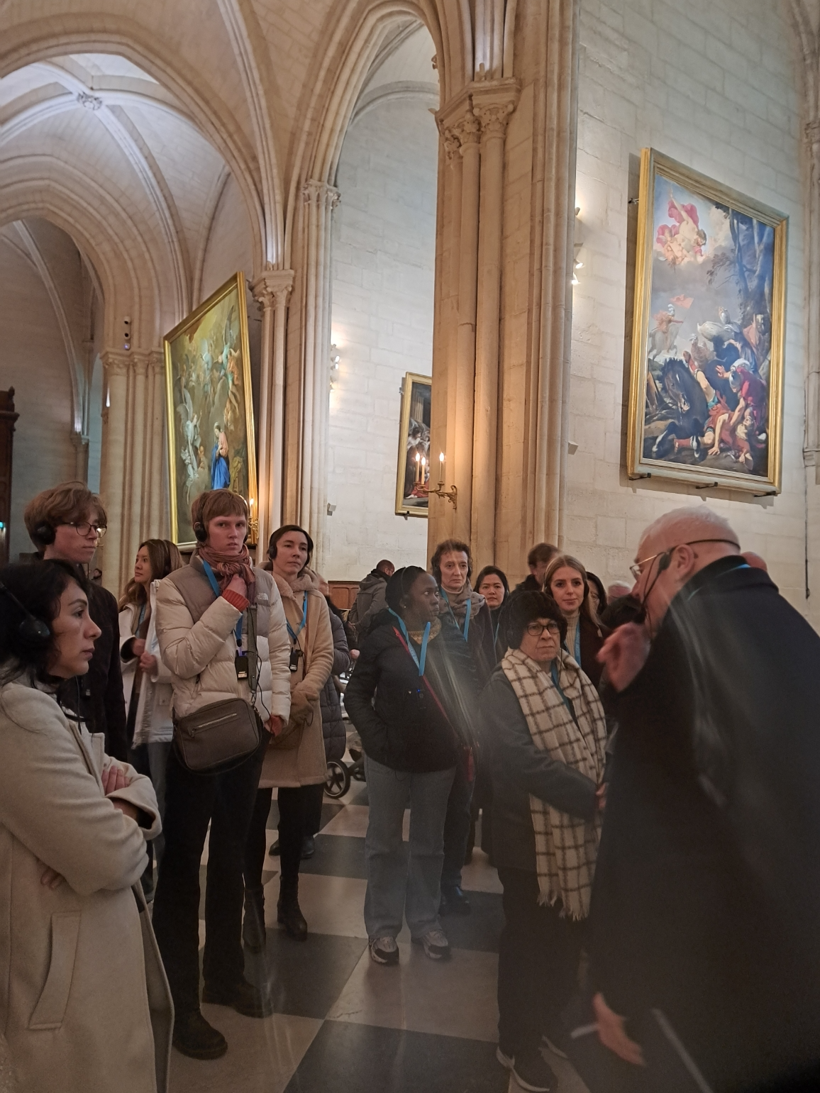 Une image contenant habits, homme, personne, femme

Le contenu g&eacute;n&eacute;r&eacute; par l&rsquo;IA peut &ecirc;tre incorrect.